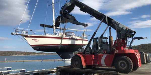 Sjösättning, torrsättning och inspektionslyft bokas via Marine Support